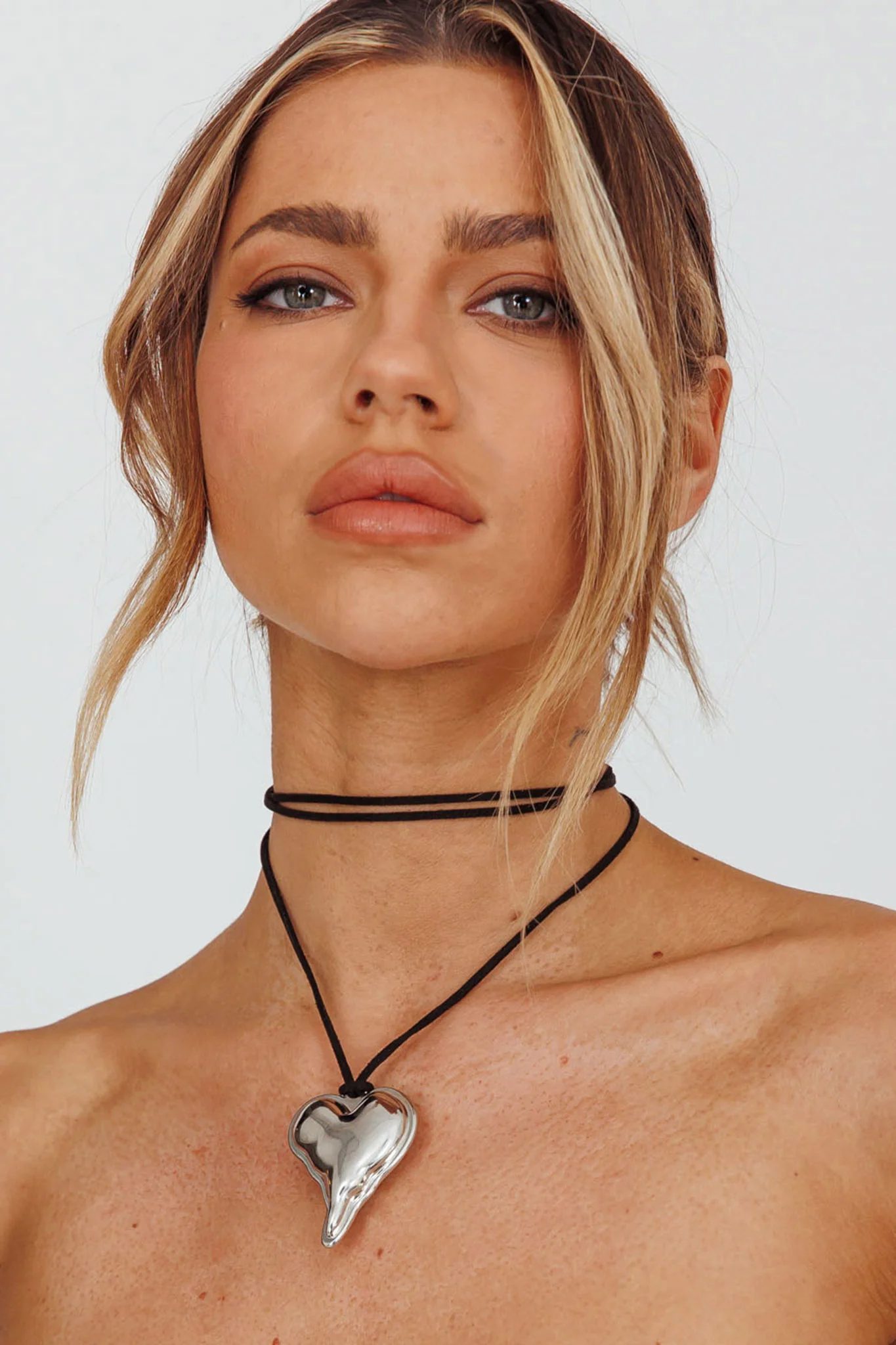 Corazon Heart Pendant Choker Silver - Sonourner