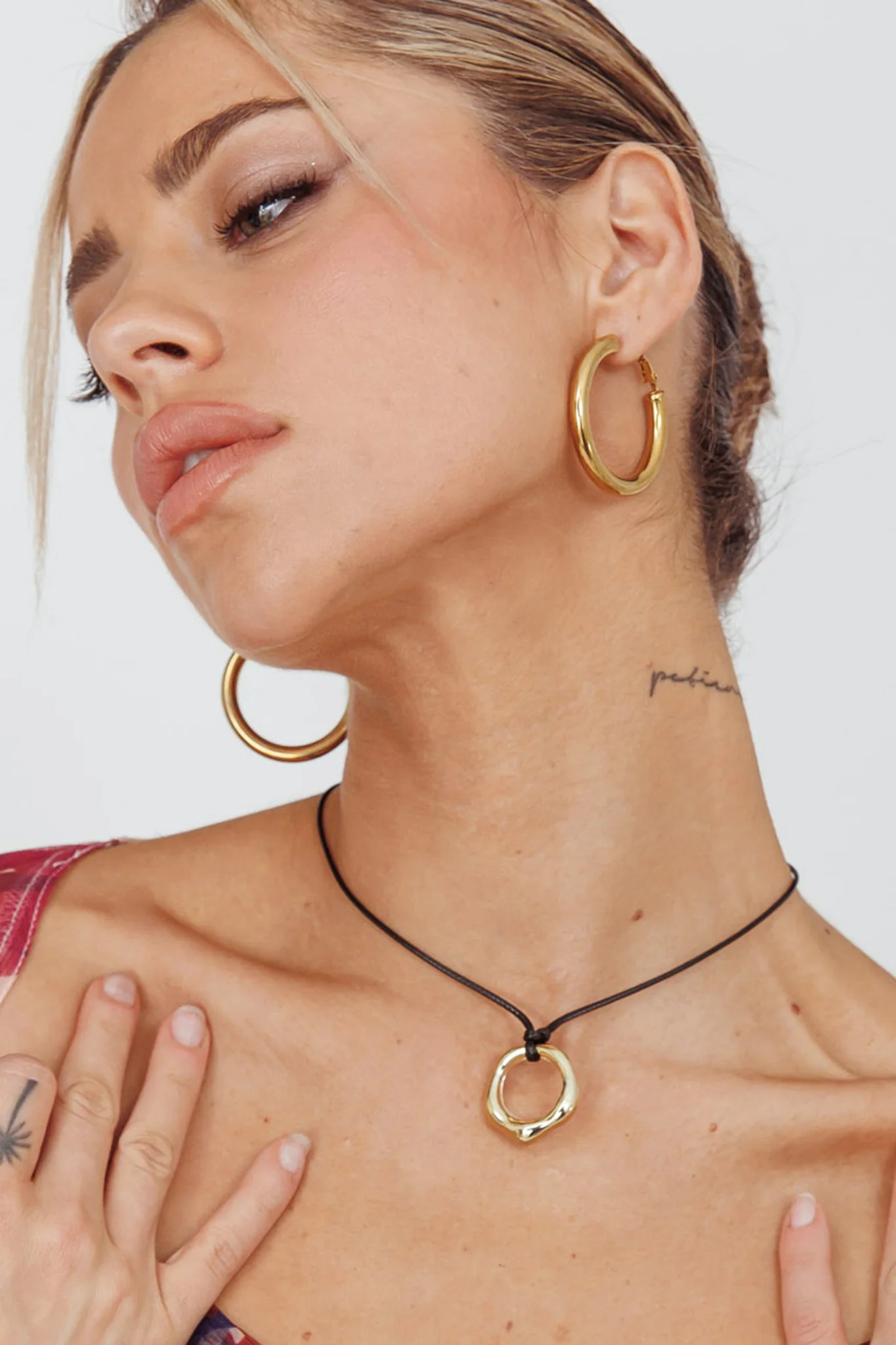 Carmen Circle Pendant Necklace Gold - Sonourner